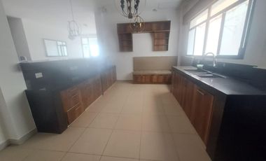 Venta de Casa en Urdesa ideal para vivienda u oficina