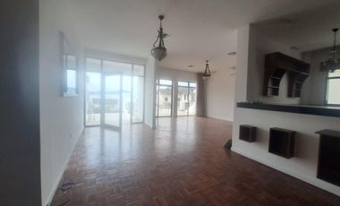Venta de Casa en Urdesa ideal para vivienda u oficina