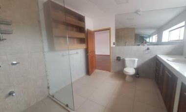 Venta de Casa en Urdesa ideal para vivienda u oficina