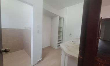 Venta de Casa en Urdesa ideal para vivienda u oficina