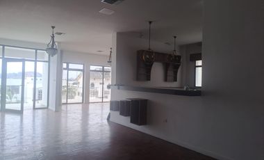 Venta de Casa en Urdesa ideal para vivienda u oficina