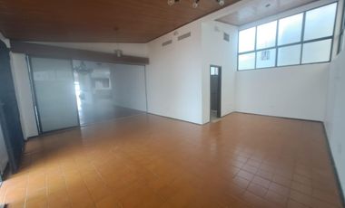 Venta de Casa en Urdesa ideal para vivienda u oficina