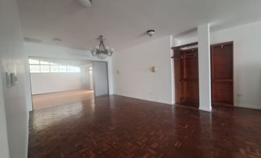 Venta de Casa en Urdesa ideal para vivienda u oficina