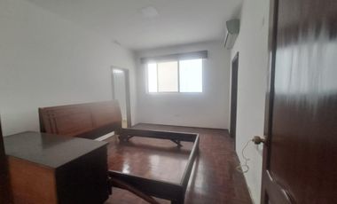 Venta de Casa en Urdesa ideal para vivienda u oficina