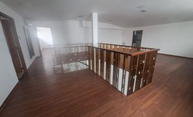 Venta de Casa en Urdesa ideal para vivienda u oficina