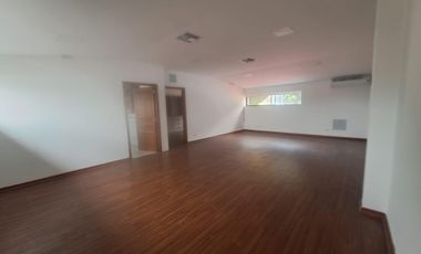 Venta de Casa en Urdesa ideal para vivienda u oficina