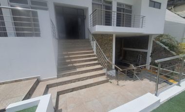 Venta de Casa en Urdesa ideal para vivienda u oficina