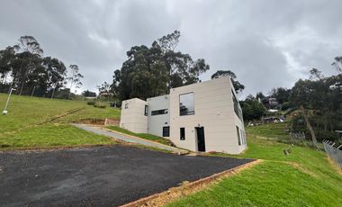 Encantadora Casa Campestre con Vista Panorámica en La Calera