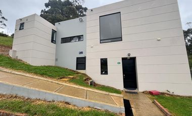 Encantadora Casa Campestre con Vista Panorámica en La Calera