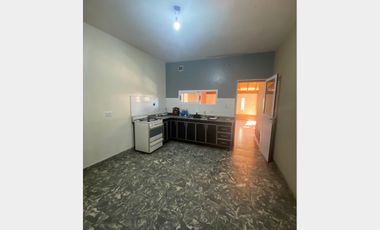 Casa  en Alquiler Villa Luzuriaga / La Matanza (B111 607)