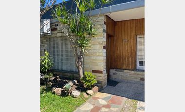 Casa  en Alquiler Villa Luzuriaga / La Matanza (B111 607)