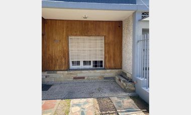 Casa  en Alquiler Villa Luzuriaga / La Matanza (B111 607)