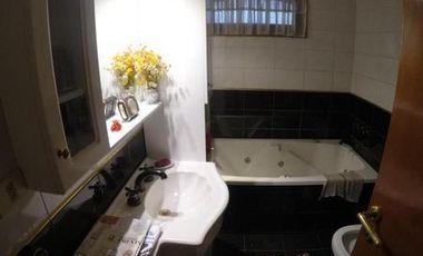 NUEVO PRECIO!!! EXCELENTE CHALET  5 AMB.C/COCHERA, PILETA Y JARDIN. QUILMES OESTE. nuevo precio!