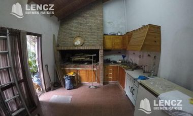 NUEVO PRECIO!!! EXCELENTE CHALET  5 AMB.C/COCHERA, PILETA Y JARDIN. QUILMES OESTE. nuevo precio!