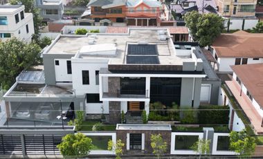 CASA EN URB. CAPELO VALLE DE LOS CHILLOS