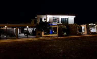 CASA EN URB. CAPELO VALLE DE LOS CHILLOS