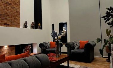 CASA EN URB. CAPELO VALLE DE LOS CHILLOS