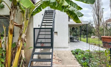 Moderna casa de 3 dormitorios en venta en Country Club Newman