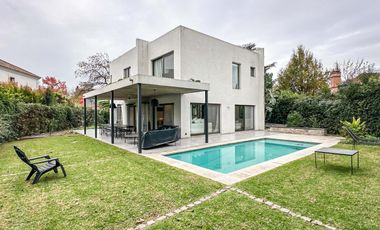 Moderna casa de 3 dormitorios en venta en Country Club Newman