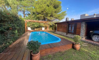Cabaña Las Lomas Miramar con pileta