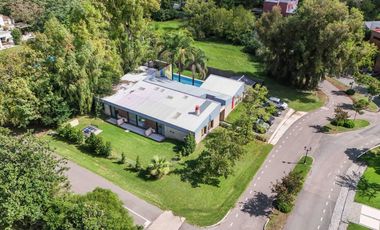 Newman II, casa venta, restaurada a nuevo, 8 amb con gran lote y pileta