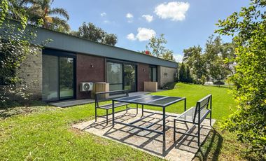 Newman II, casa venta, restaurada a nuevo, 8 amb con gran lote y pileta