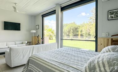 Newman II, casa venta, restaurada a nuevo, 8 amb con gran lote y pileta