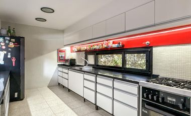 Newman II, casa venta, restaurada a nuevo, 8 amb con gran lote y pileta