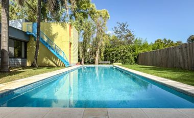 Newman II, casa venta, restaurada a nuevo, 8 amb con gran lote y pileta