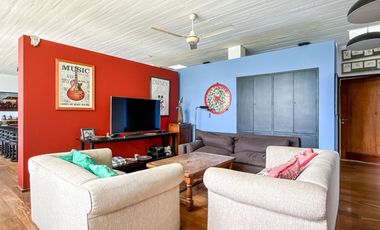 Newman II, casa venta, restaurada a nuevo, 8 amb con gran lote y pileta