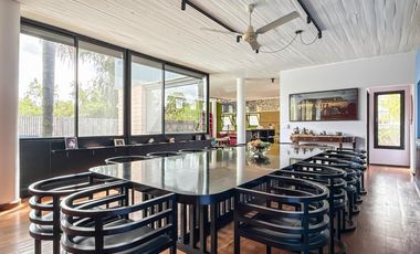 Newman II, casa venta, restaurada a nuevo, 8 amb con gran lote y pileta