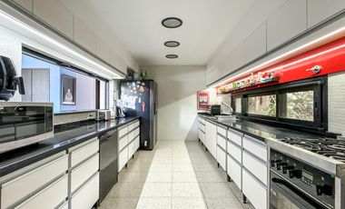 Newman II, casa venta, restaurada a nuevo, 8 amb con gran lote y pileta