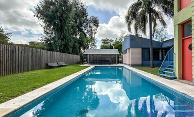 Newman II, casa venta, restaurada a nuevo, 8 amb con gran lote y pileta