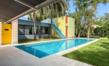 Newman II, casa venta, restaurada a nuevo, 8 amb con gran lote y pileta