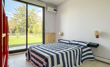 Newman II, casa venta, restaurada a nuevo, 8 amb con gran lote y pileta