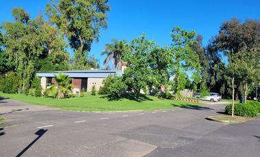 Newman II, casa venta, restaurada a nuevo, 8 amb con gran lote y pileta