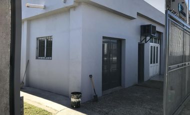 Local amplio tipo galpon en excelente zona industrial, comercial