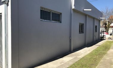 Local amplio tipo galpon en excelente zona industrial, comercial