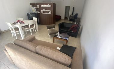 Local amplio tipo galpon en excelente zona industrial, comercial