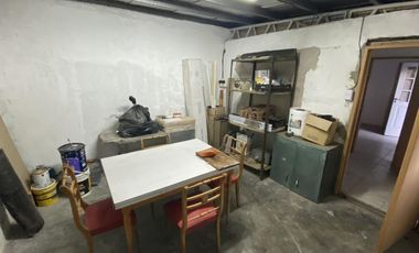 Local amplio tipo galpon en excelente zona industrial, comercial