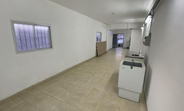 Local amplio tipo galpon en excelente zona industrial, comercial