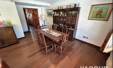 Casa en alquiler temporario - 6 Dormitorios 6 Baños - Mar del Plata