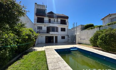Casa en alquiler temporario - 6 Dormitorios 6 Baños - Mar del Plata