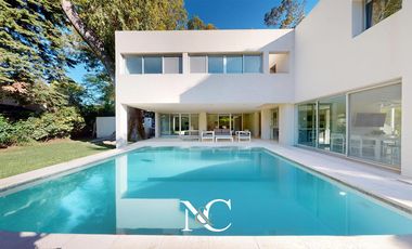 Casa en Abril Club De Campo, Barrio Lago