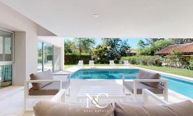 Casa en Abril Club De Campo, Barrio Lago