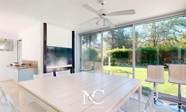 Casa en Abril Club De Campo, Barrio Lago