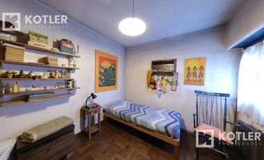 Muy linda casa con 4 dormitorios, jardin con pileta y garage.