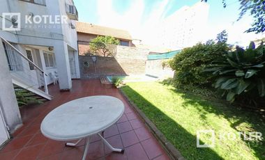 Muy linda casa con 4 dormitorios, jardin con pileta y garage.