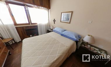 Muy linda casa con 4 dormitorios, jardin con pileta y garage.