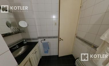 Muy linda casa con 4 dormitorios, jardin con pileta y garage.